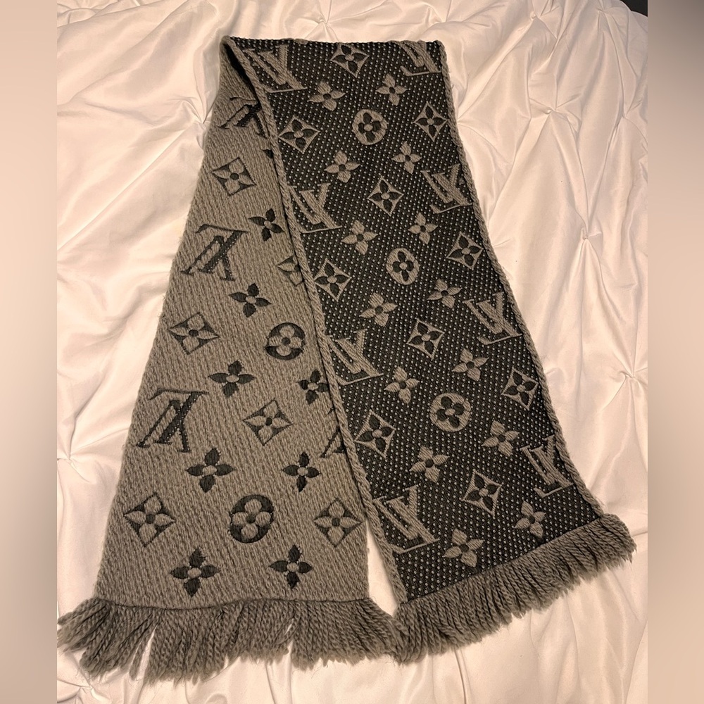 Louis Vuitton Logomania Scarf - Picture 3 of 6